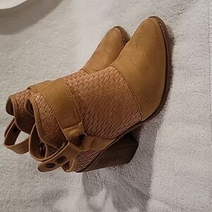 YOKI Women's Leather Woven Front Chunky Heel Ankle Mule